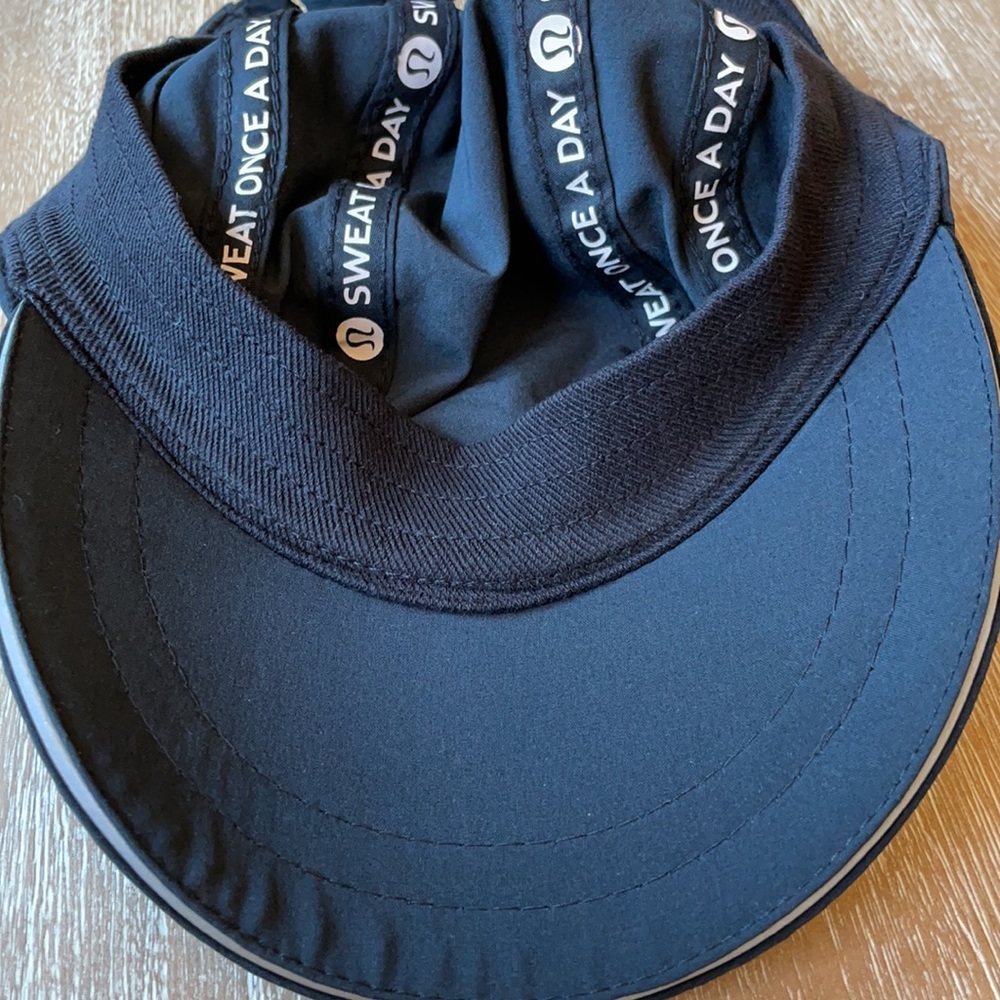 Lululemon Women’s Hat with Zipper - Picture 6 of 10